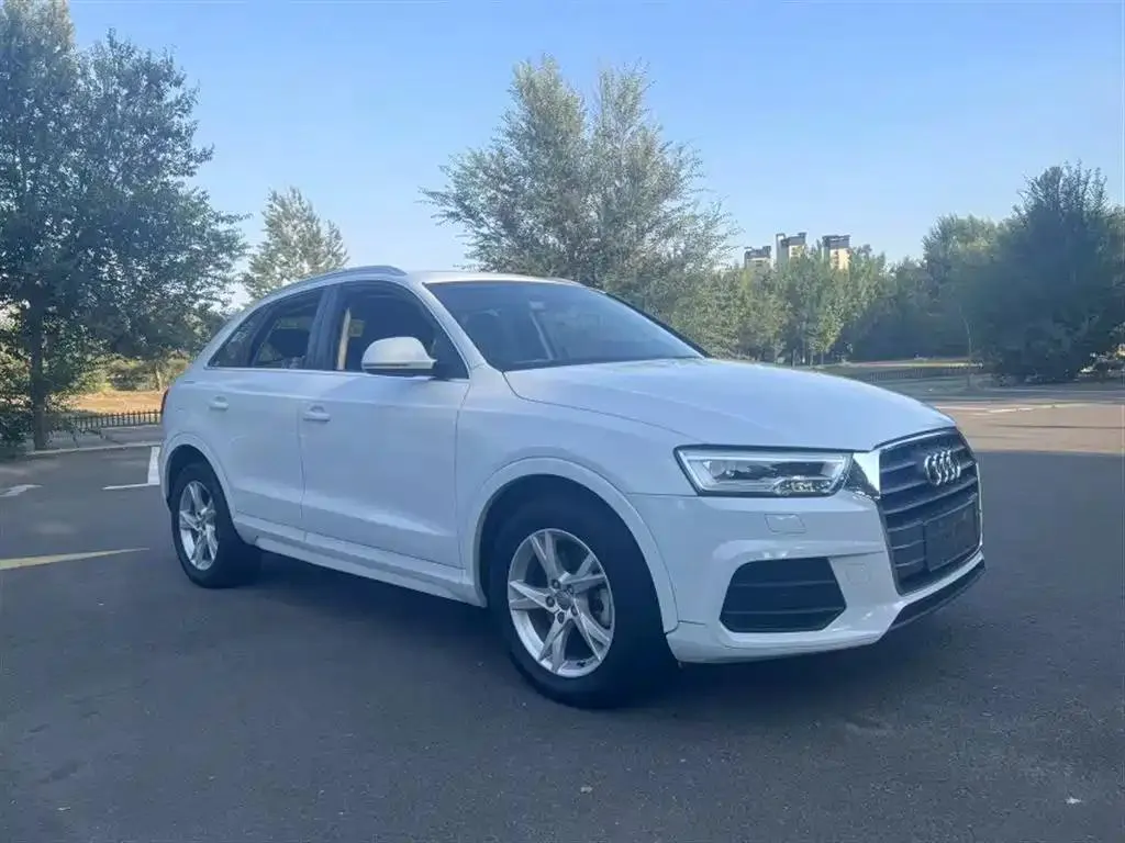 Audi Q3 Q3 2018 30th Anniversary Model 30 TFSI Fashion Model — Ver foto 4