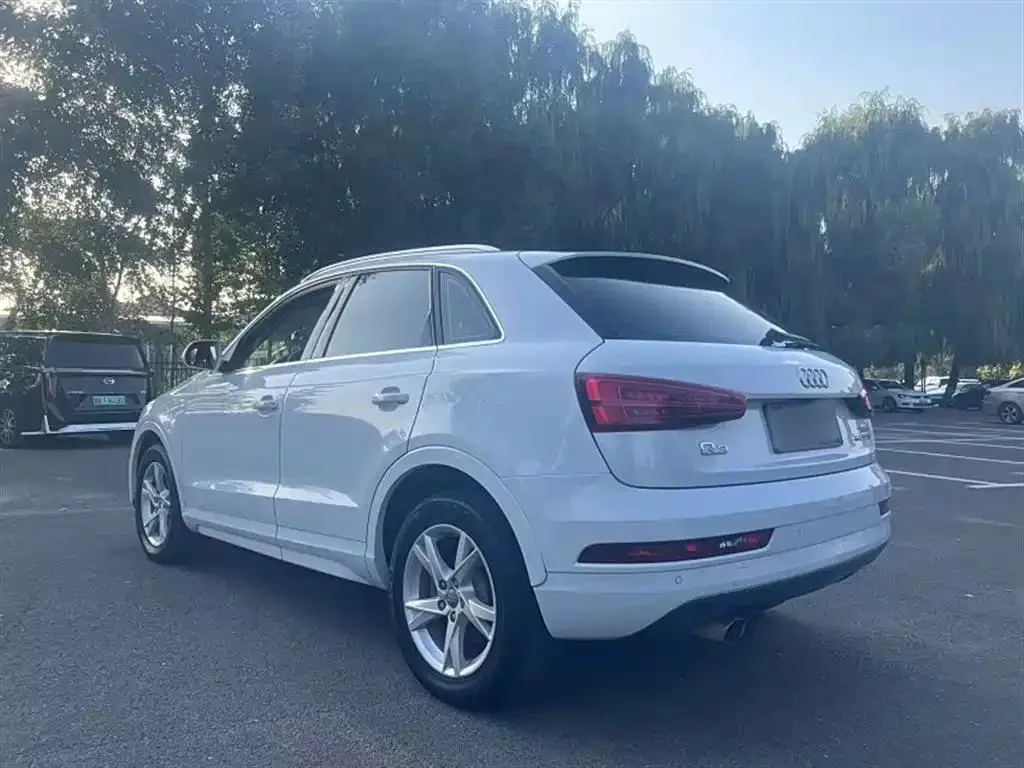 Audi Q3 Q3 2018 30th Anniversary Model 30 TFSI Fashion Model — Ver foto 5