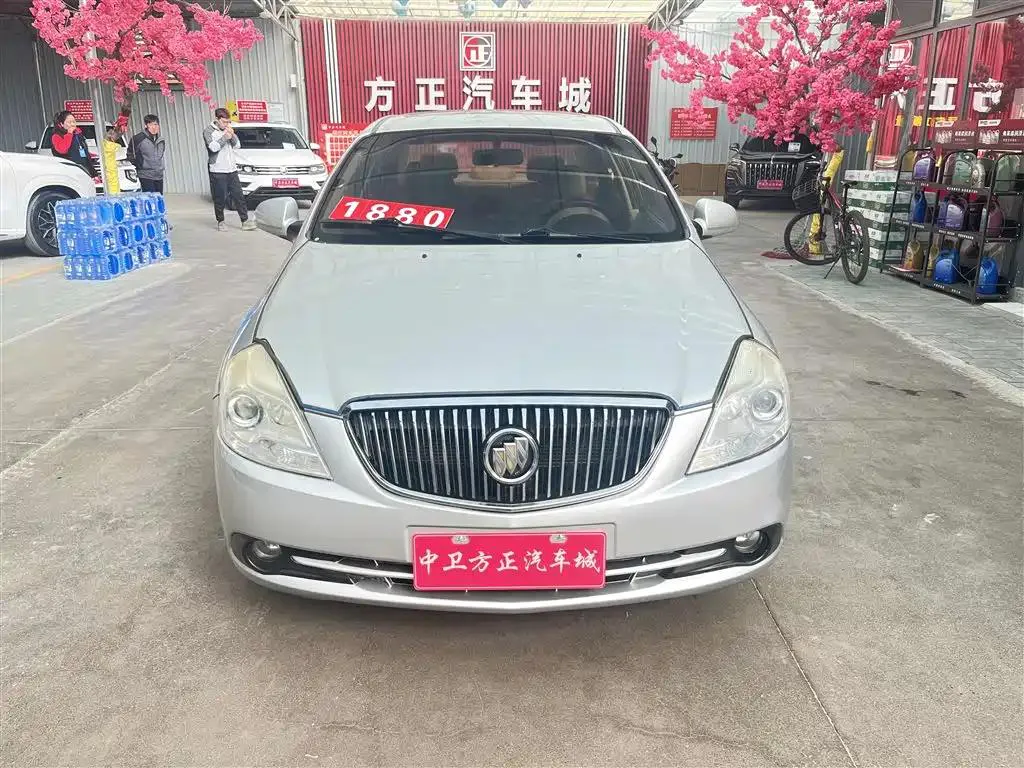 Buick Buick Excelle — فضي / رمادي