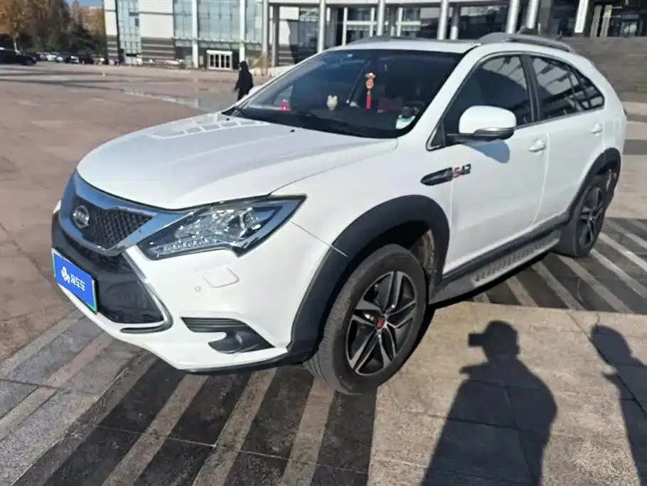 BYD BYD Tang EV — أبيض