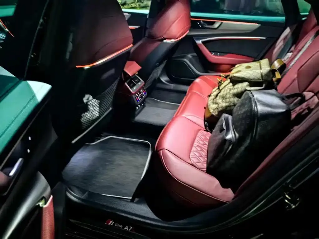 Audi A7L A7L 2024 45 TFSI quattro S-line Black Warrior Edition — Ver foto 4
