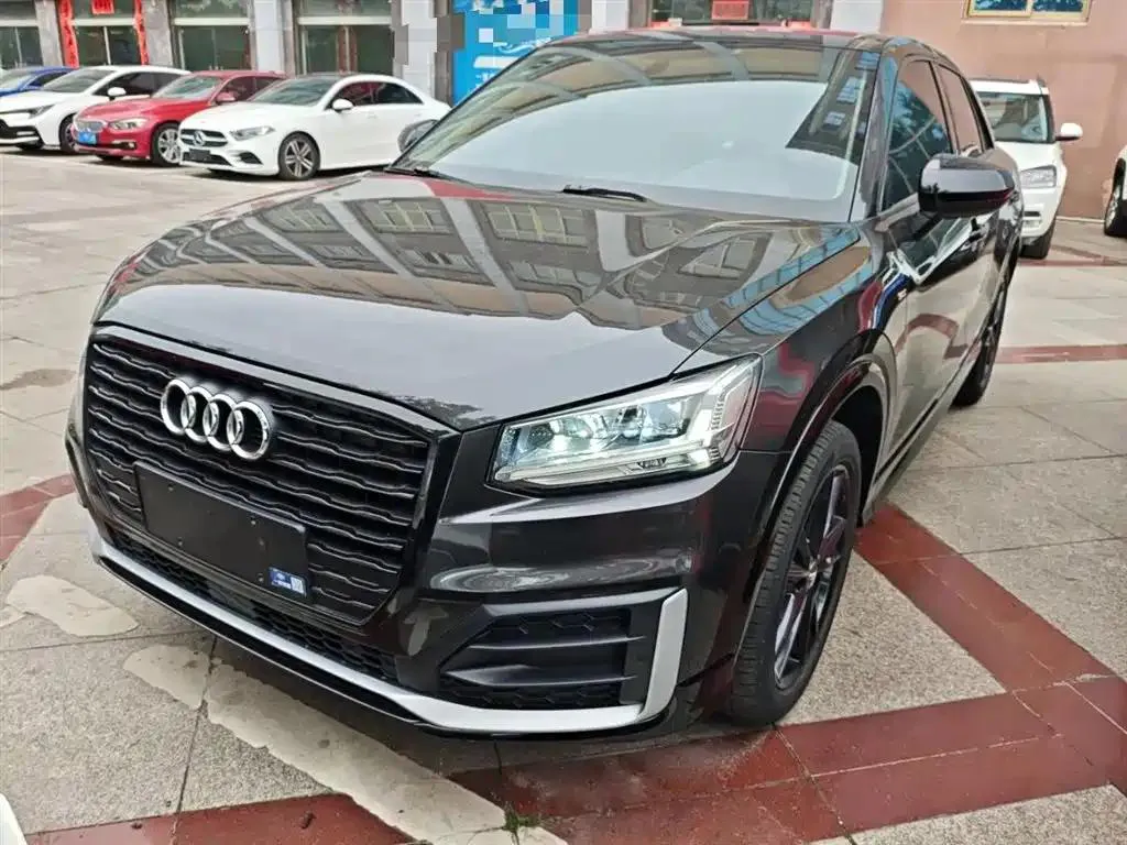 Audi Audi Q2L — Negro