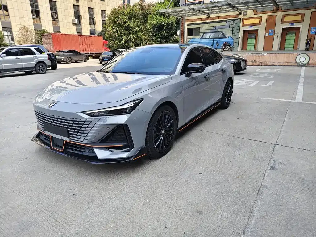 Changan UNI-V UNI-V 2022 1.5T Sports Edition — photo 1