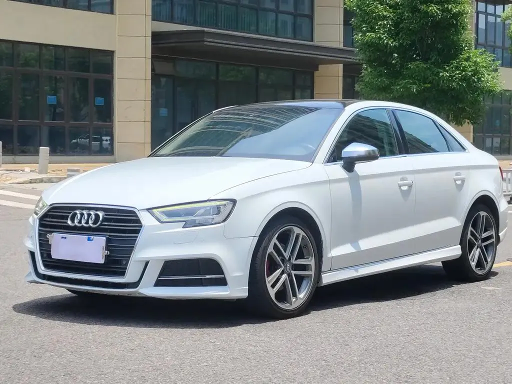Audi A3 A3 2018 30th Anniversary Limousine 35 TFSI Sports — photo 1