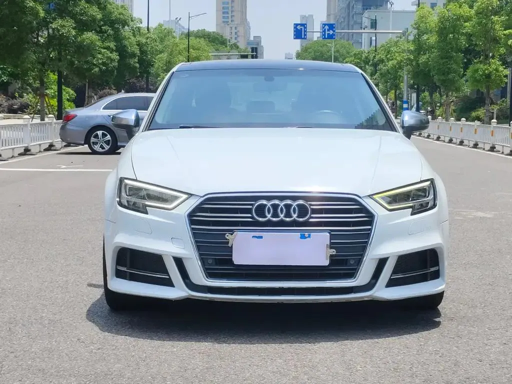 Audi A3 A3 2018 30th Anniversary Limousine 35 TFSI Sports — Ver foto 2