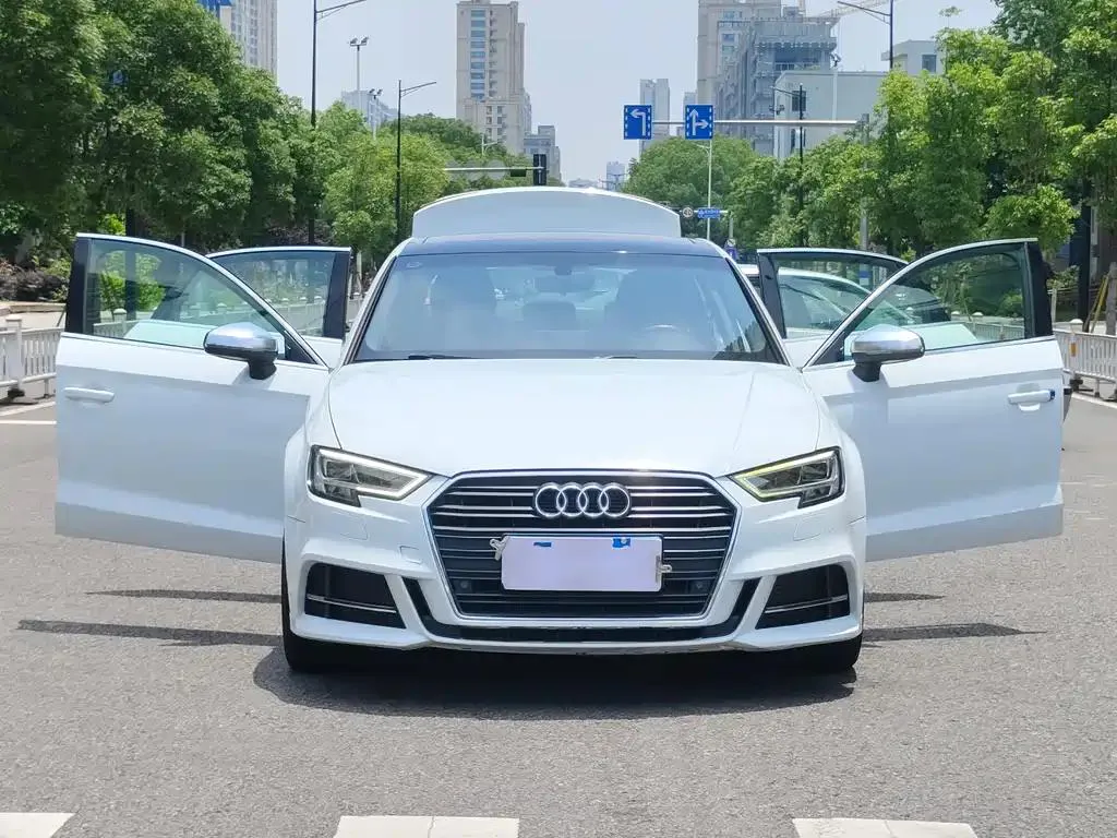 Audi A3 A3 2018 30th Anniversary Limousine 35 TFSI Sports — Ver foto 4