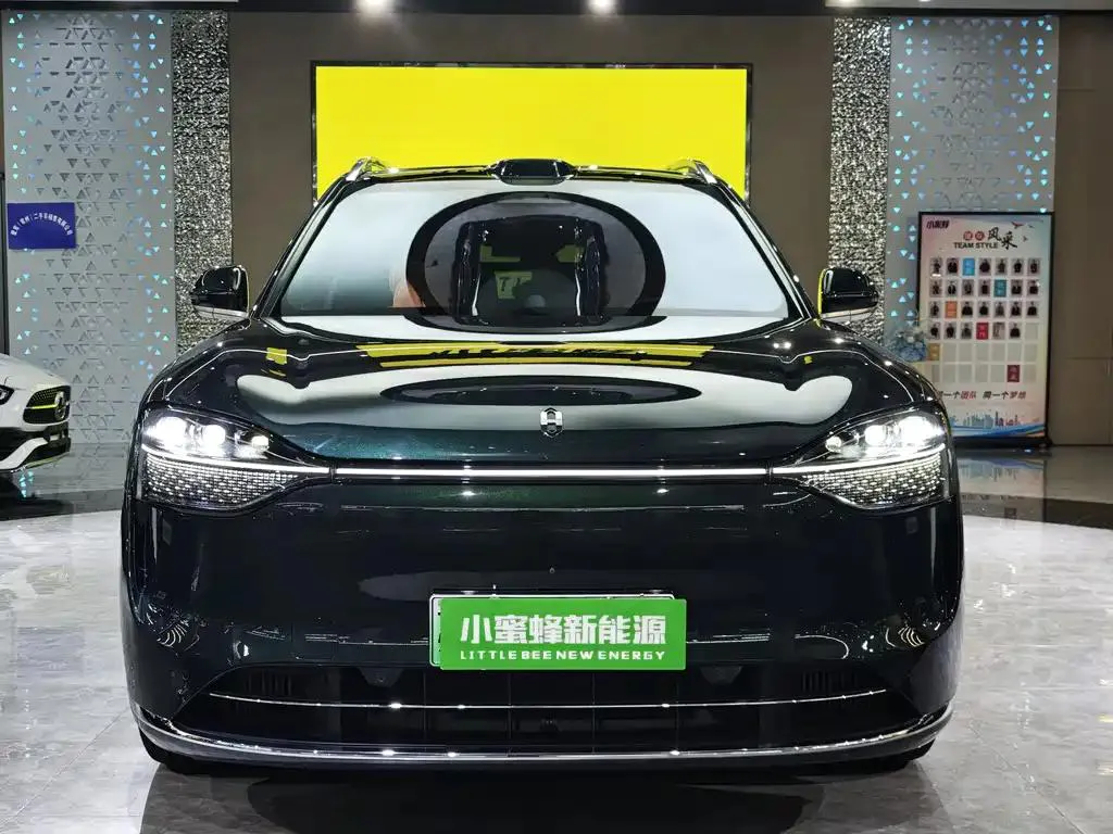AITO M9 M9 2024 Extended Range Ultra Edition 42kWh 6-seater Edition — Ver foto 2