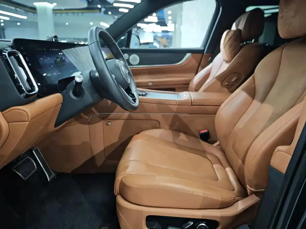 AITO M9 M9 2024 Extended Range Ultra Edition 42kWh 6-seater Edition — Ver foto 4