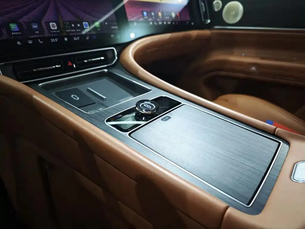 AITO M9 M9 2024 Extended Range Ultra Edition 42kWh 6-seater Edition — Ver foto 6