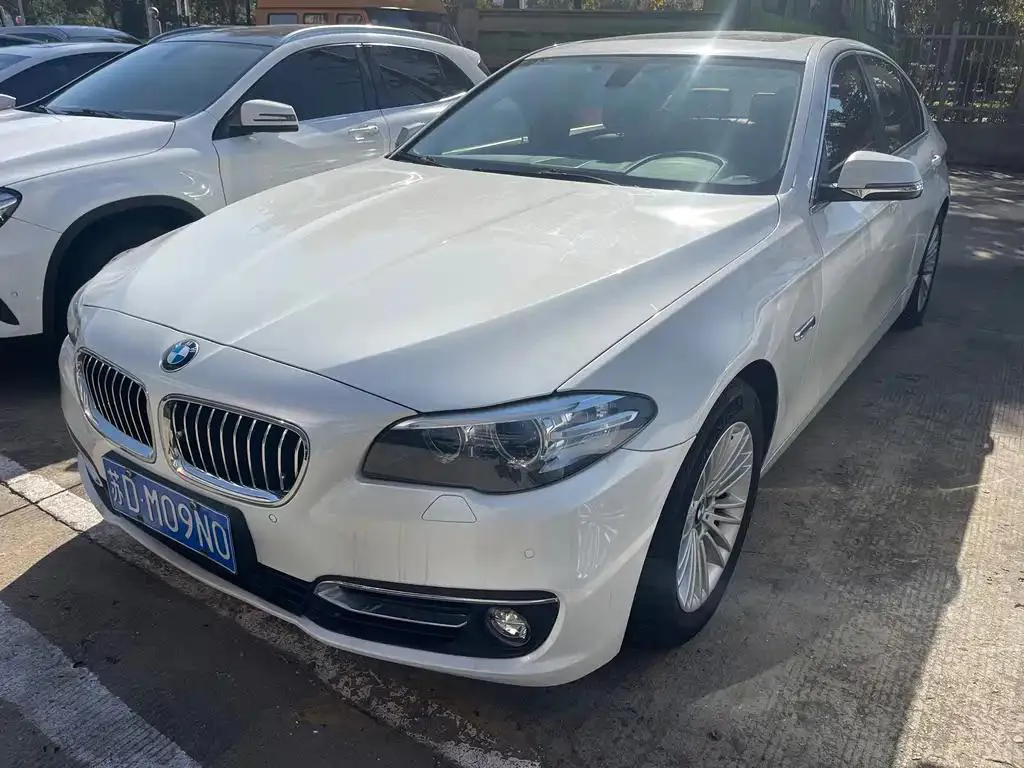 BMW BMW 5 Series — White