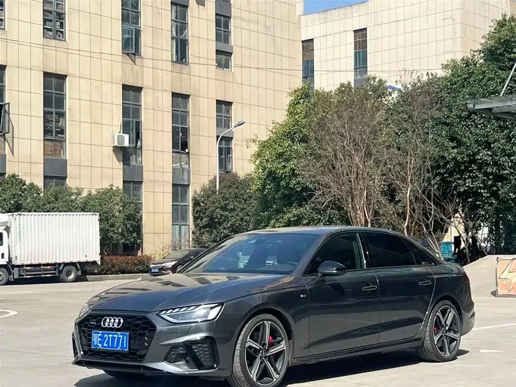 Audi Audi A4L — Silver / Gray