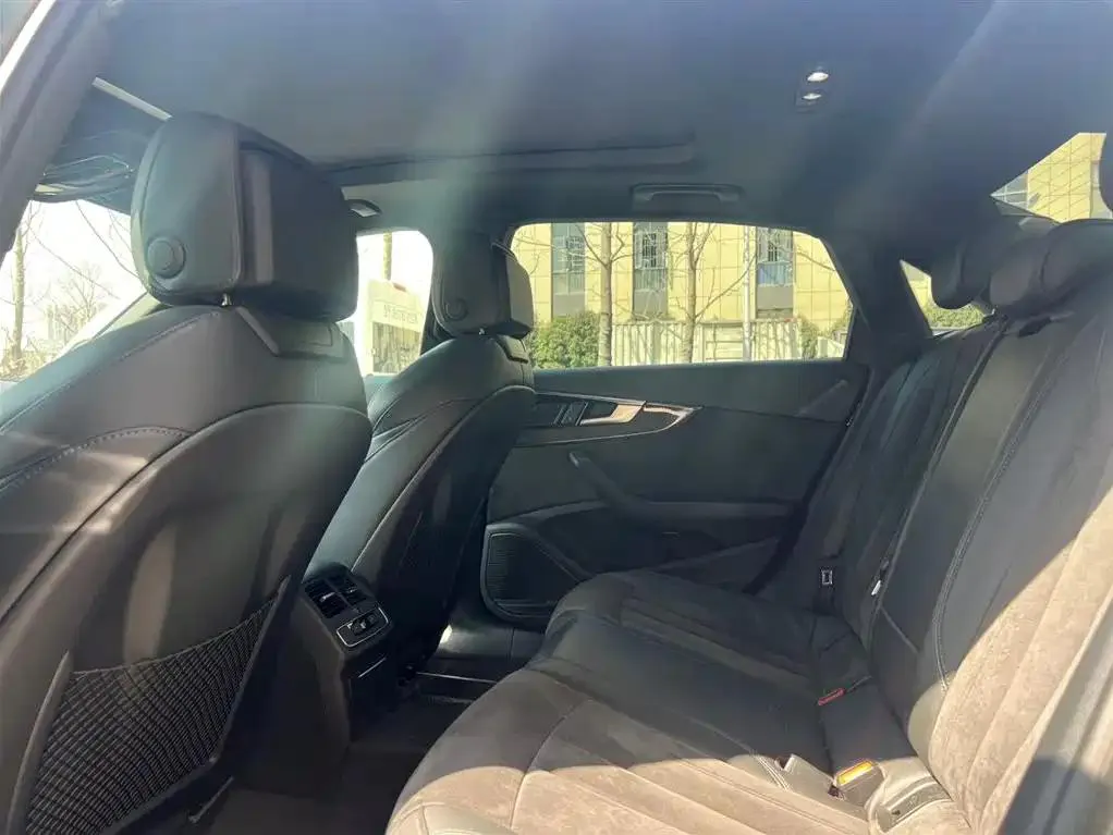 Audi A4L A4L 2022 45 TFSI quattro Selected Dynamic Edition — عرض الصورة 5