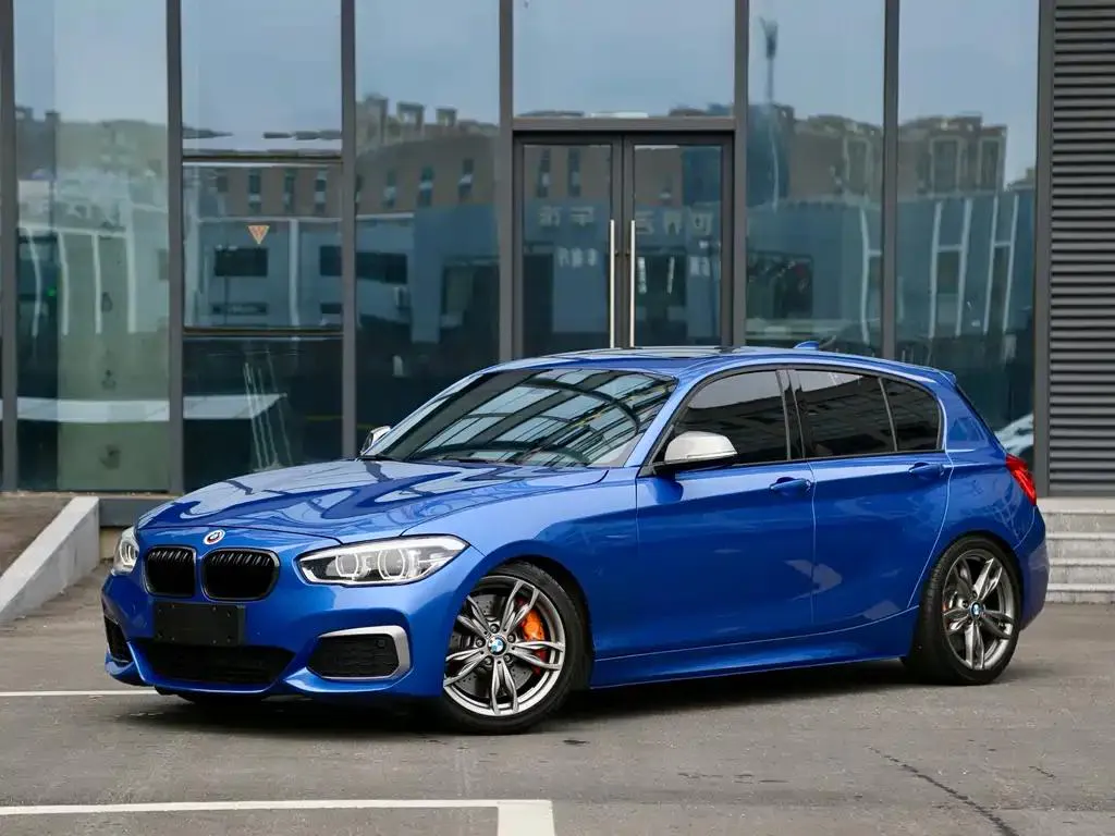 BMW BMW 1 Series — أزرق