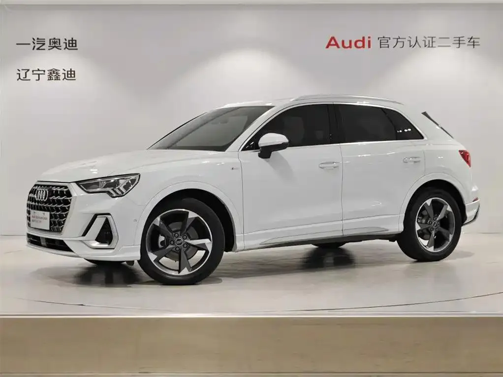 Audi Audi Q3 — أبيض