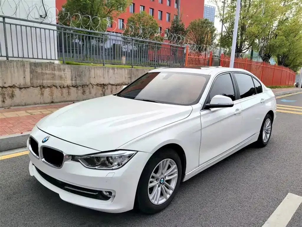 BMW 3 Series 3 Series 2015 316Li Fashion Edition — photo 1