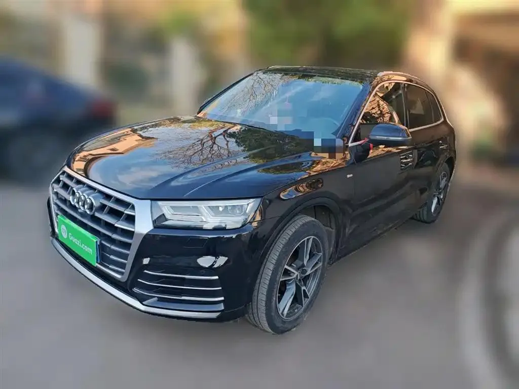 Audi Audi Q5L — Black
