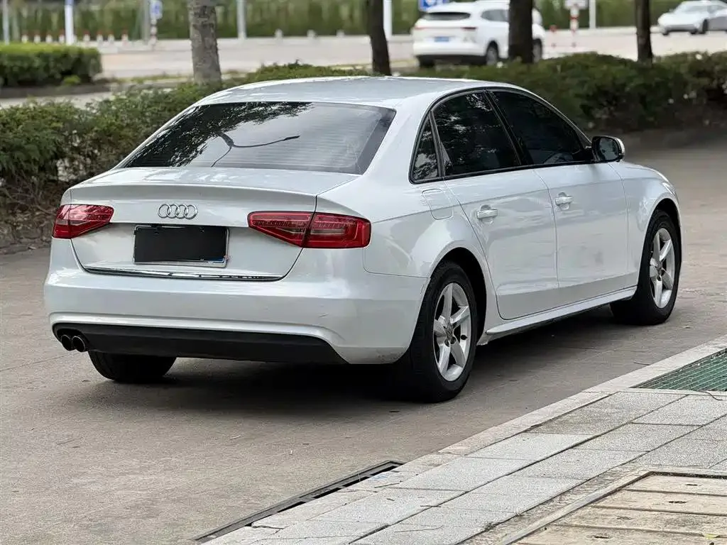 Audi A4L A4L 2015 35 TFSI Automatic Standard Model — Voir la photo 4