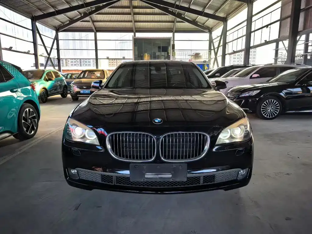 BMW BMW 7 Series — أسود
