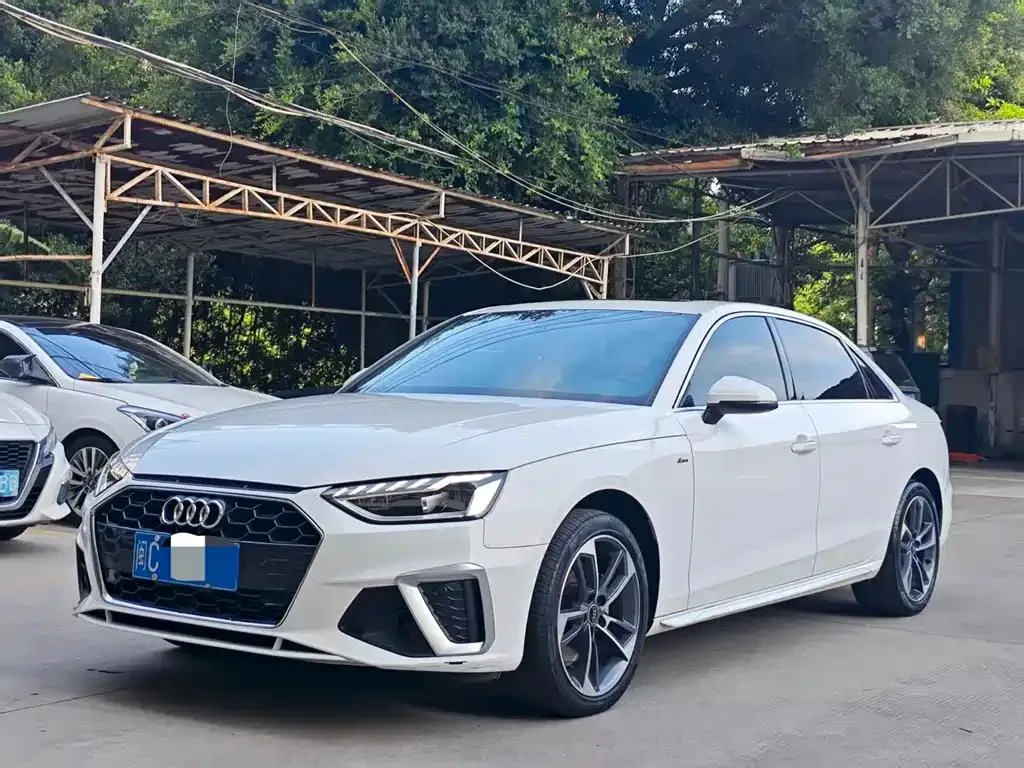 Audi Audi A4L — أبيض