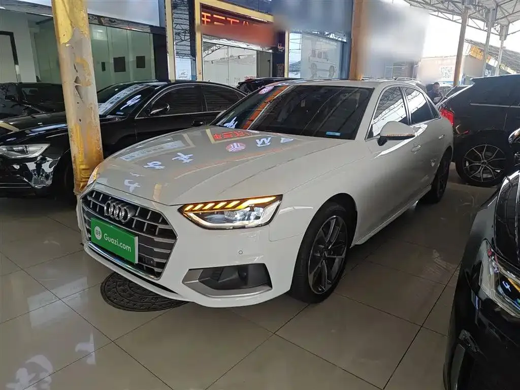 Audi Audi A4L — White