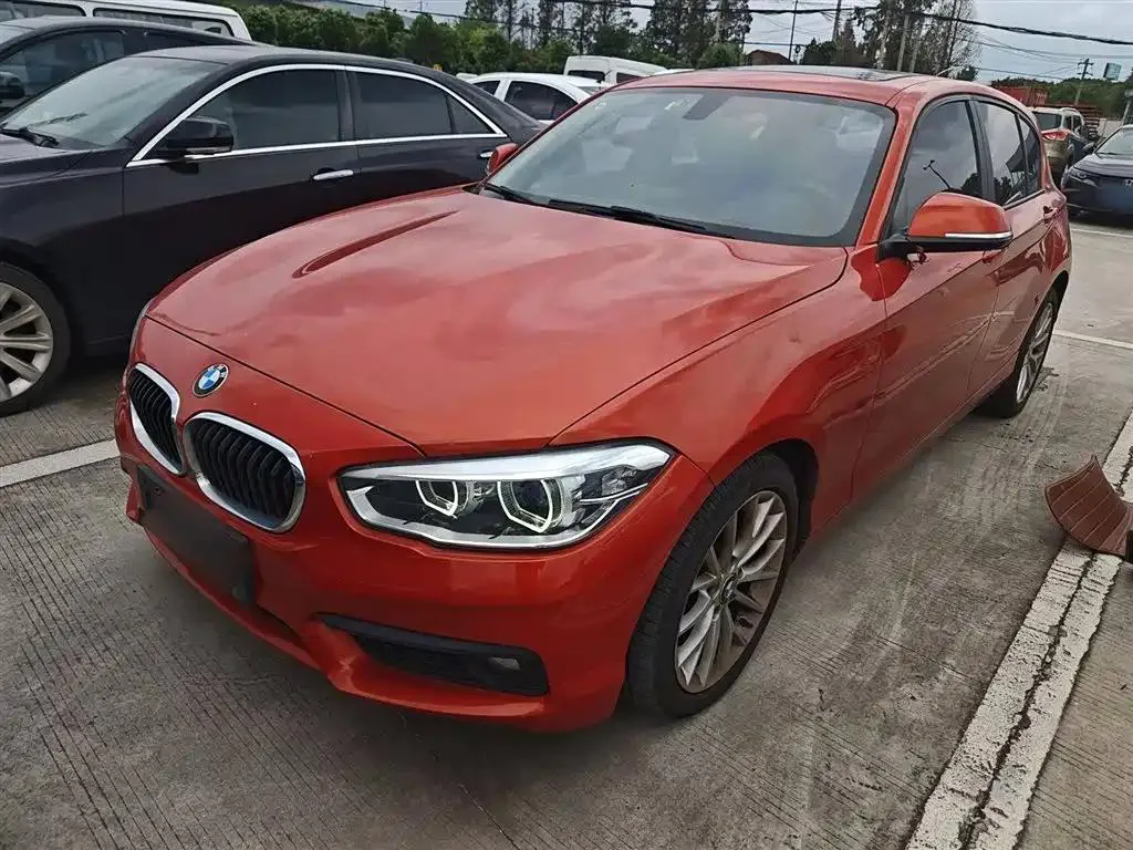 BMW BMW 1 Series — أصفر