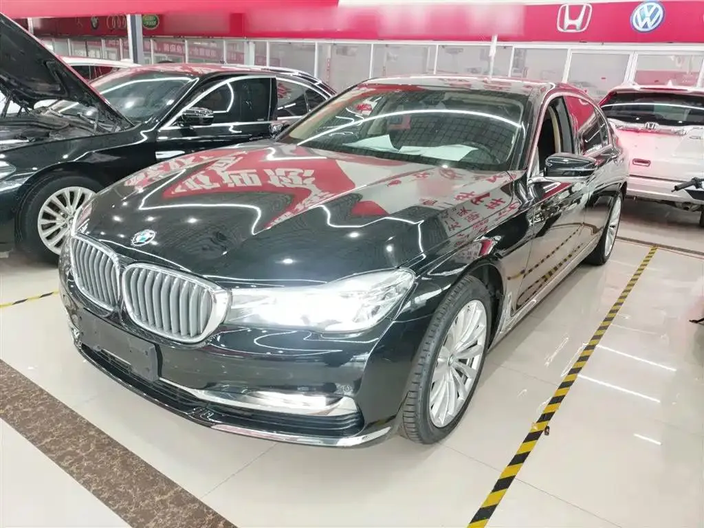 BMW BMW 7 Series — أسود