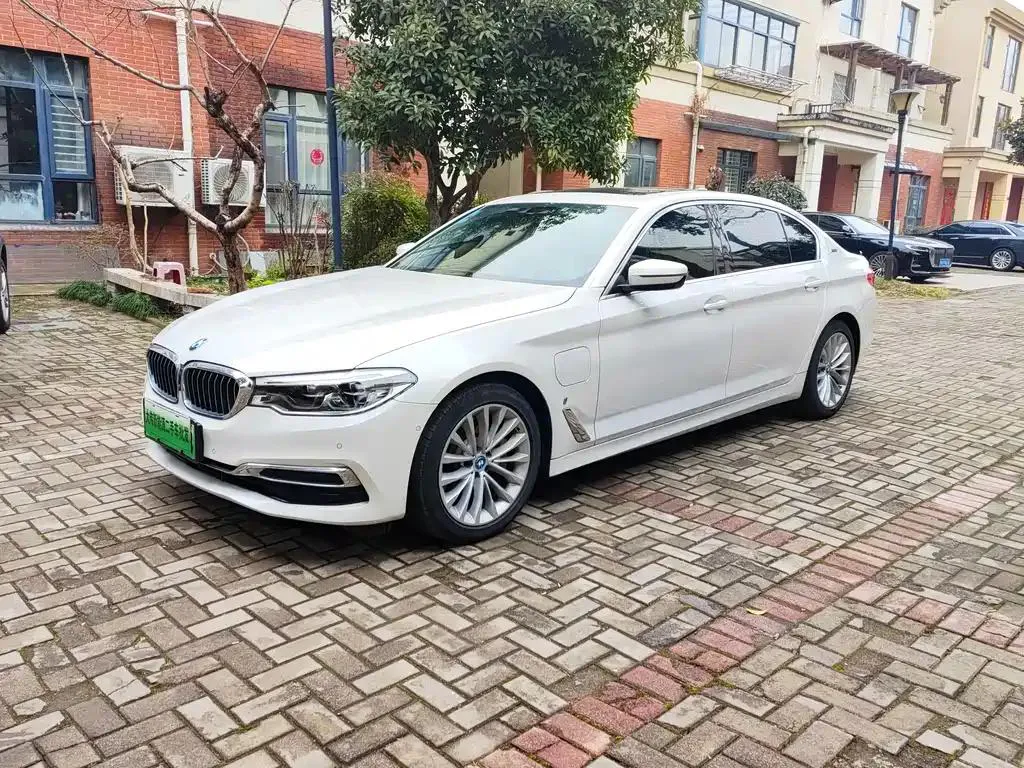 BMW BMW 5 Series — White