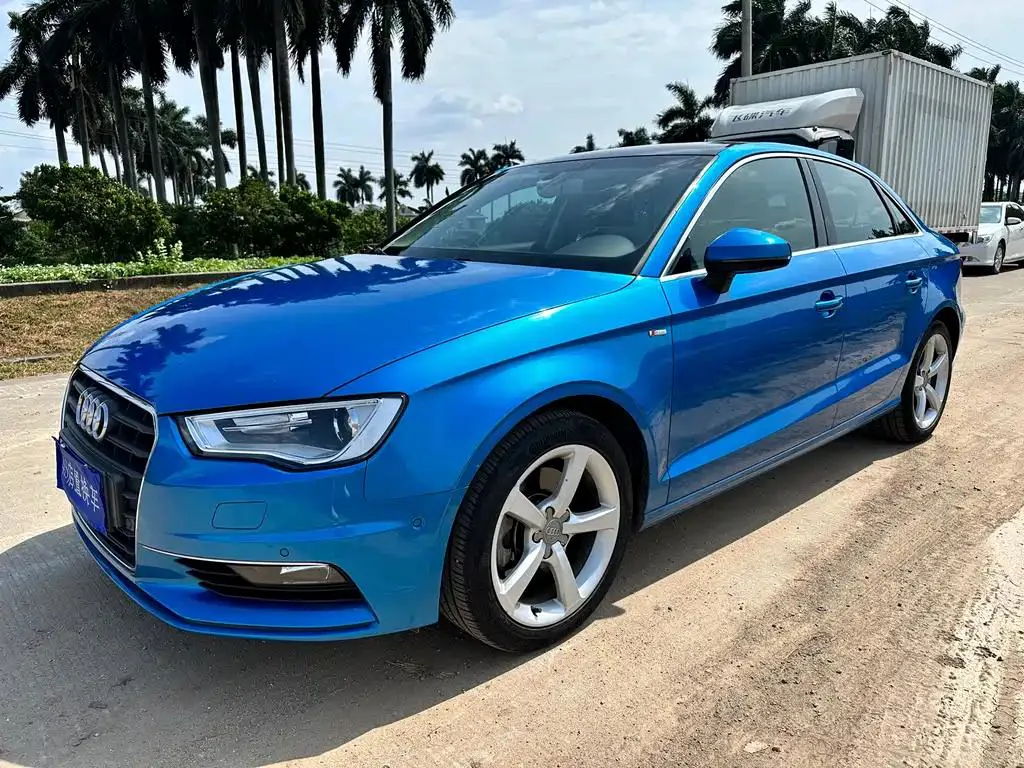 Audi Audi A3 — أزرق