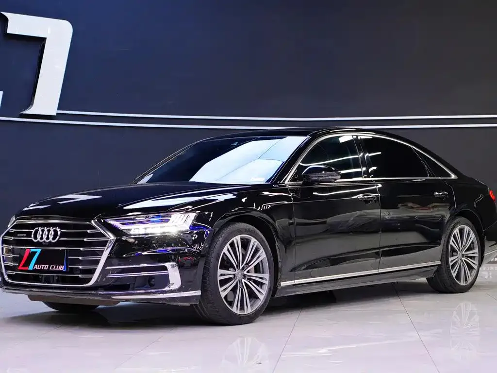 Audi Audi A8 — أسود