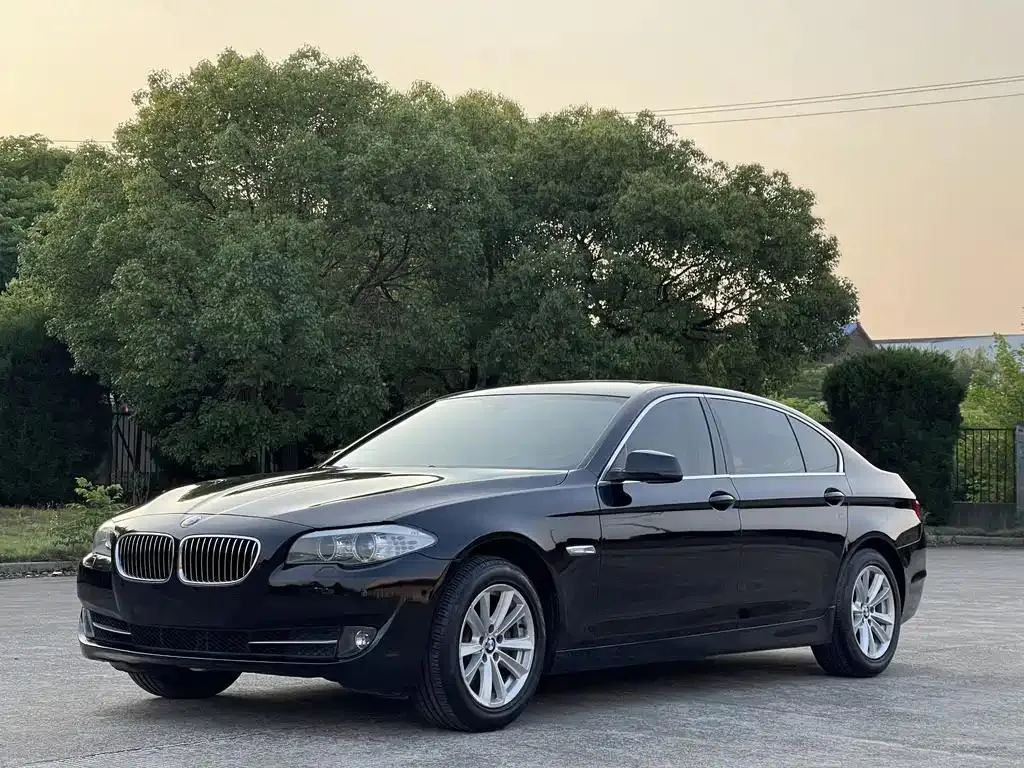 BMW BMW 5 Series — Black