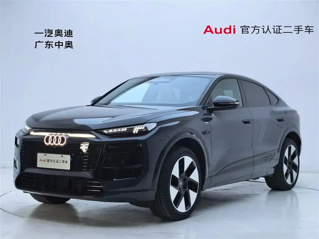 Audi Audi Q6L Sportback — أسود