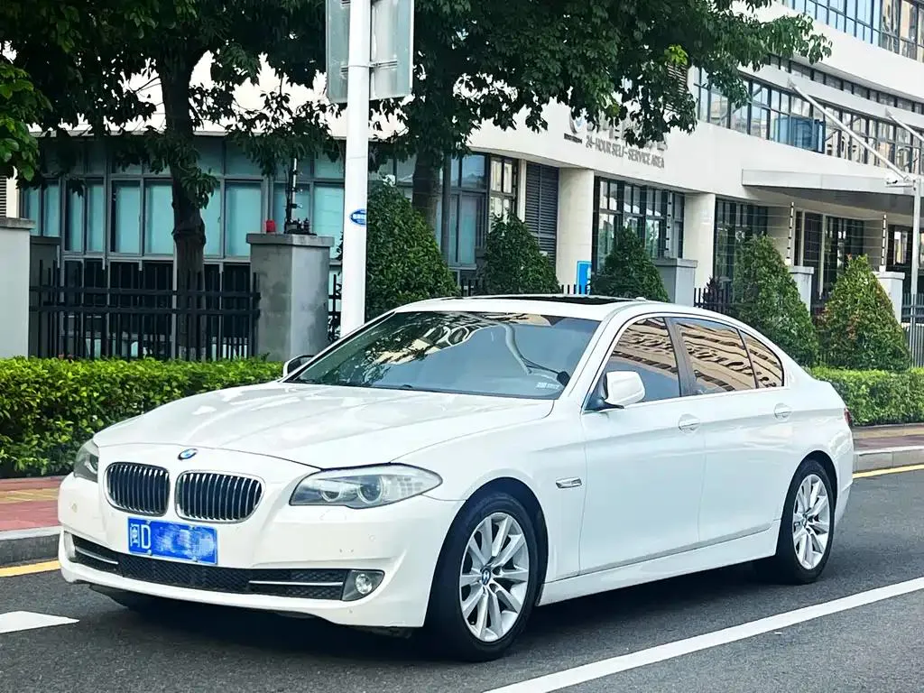 BMW BMW 5 Series — White