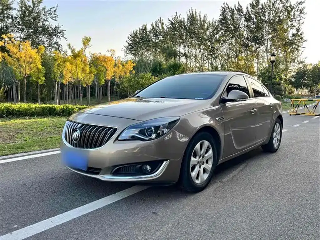 Buick Buick Regal — Champagne