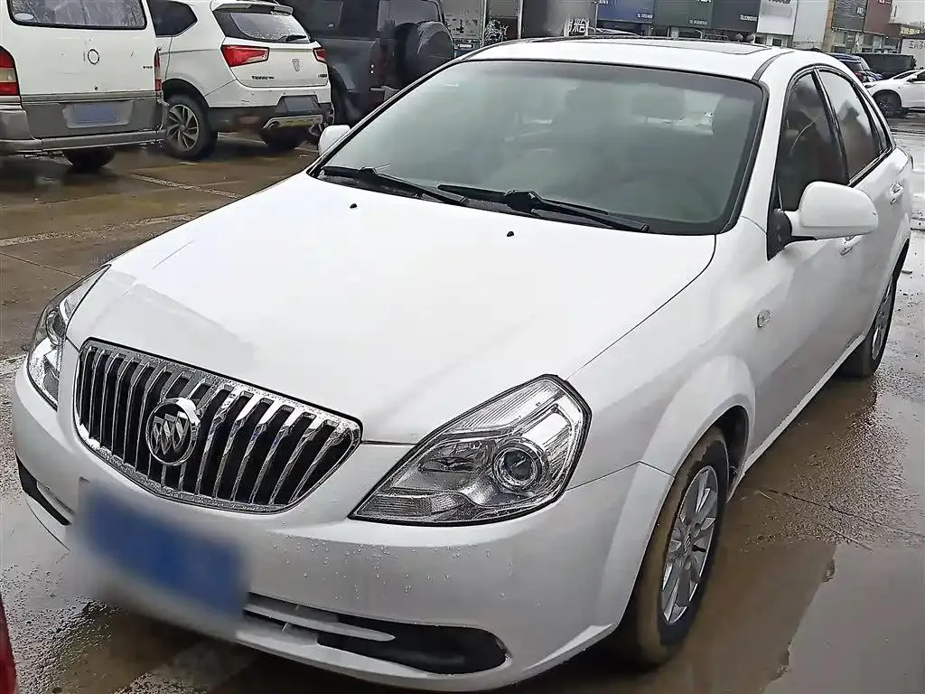 Buick Buick Excelle — أبيض