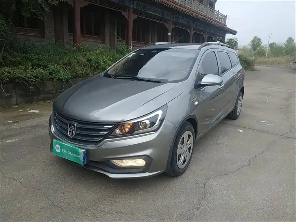 Baojun Baojun 310W — Argenté / Gris