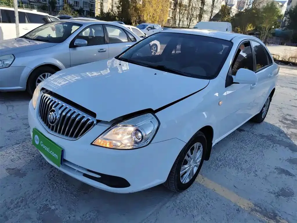 Buick Buick Excelle — أبيض