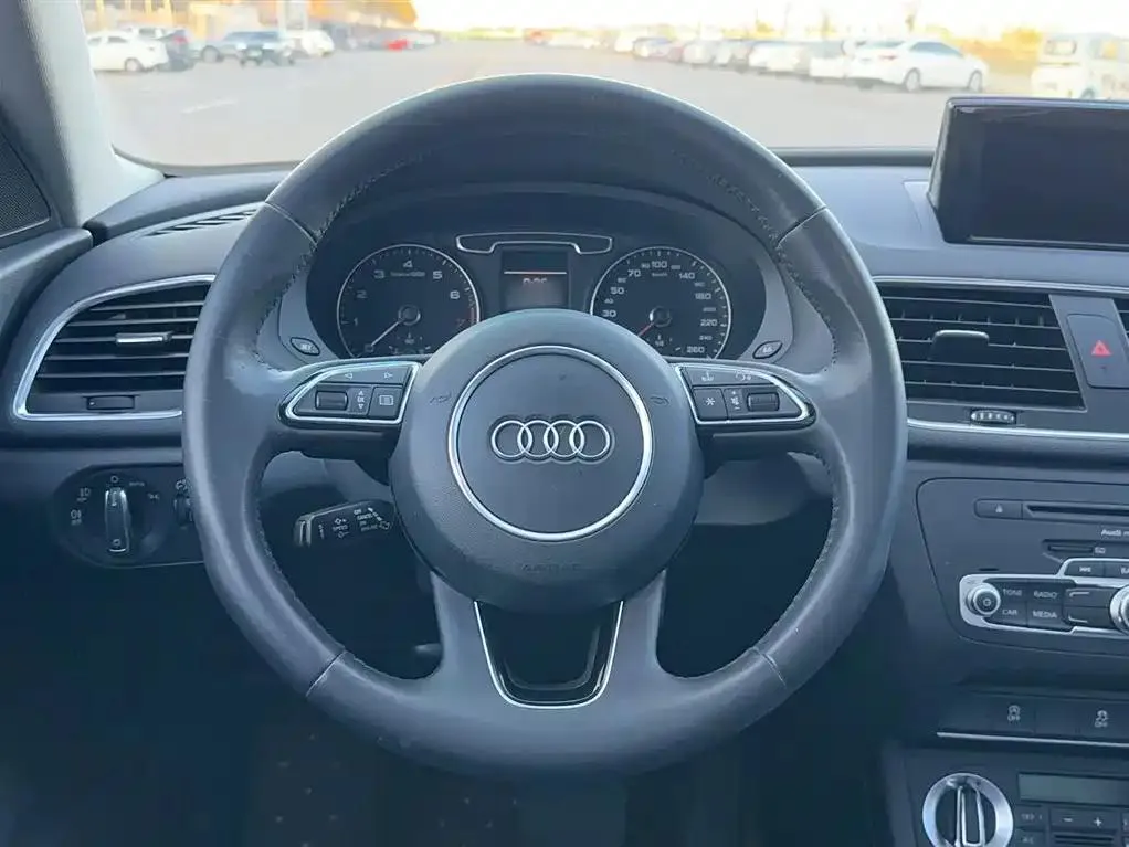 Audi Q3 Q3 2013 35 TFSI Comfort Edition — Voir la photo 3