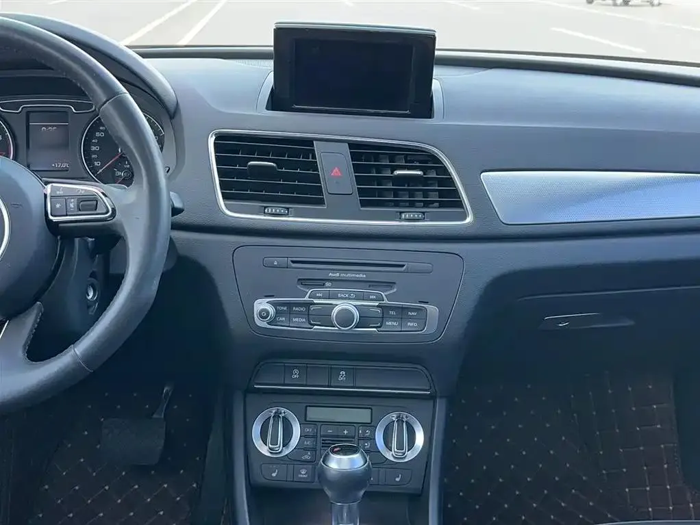 Audi Q3 Q3 2013 35 TFSI Comfort Edition — Voir la photo 6