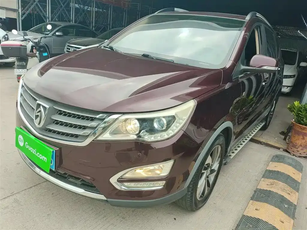 Baojun Baojun 560 — أحمر