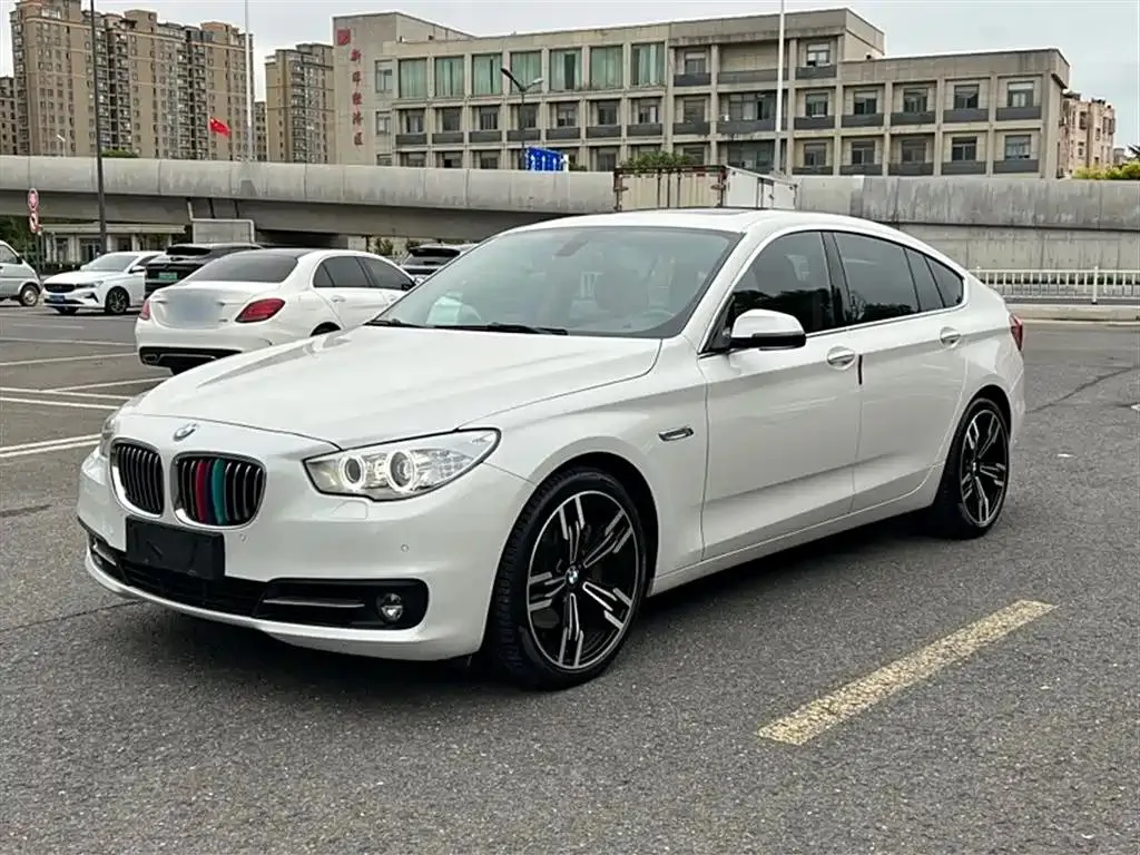 BMW BMW 5 Series — أبيض
