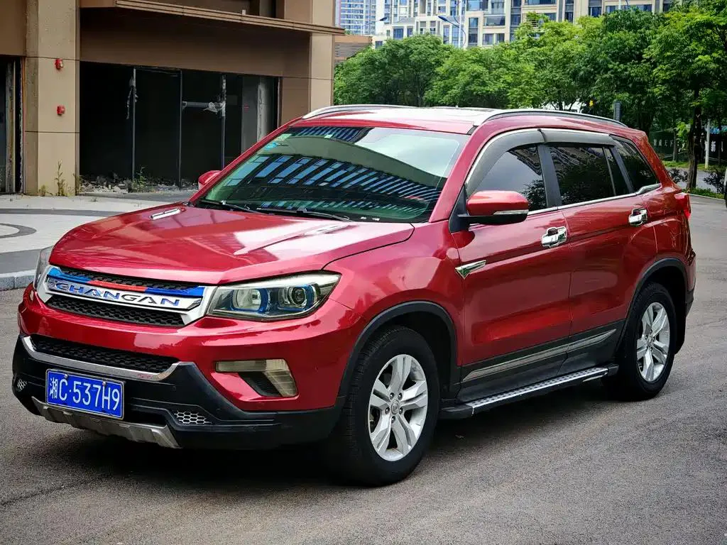 Changan Changan CS75 — أحمر