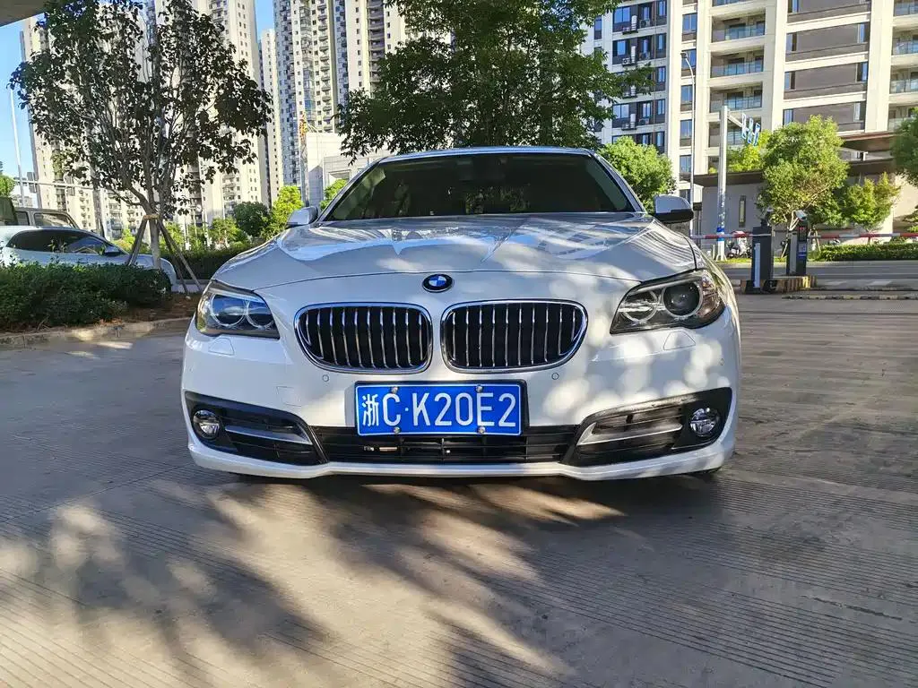 BMW BMW 5 Series — White
