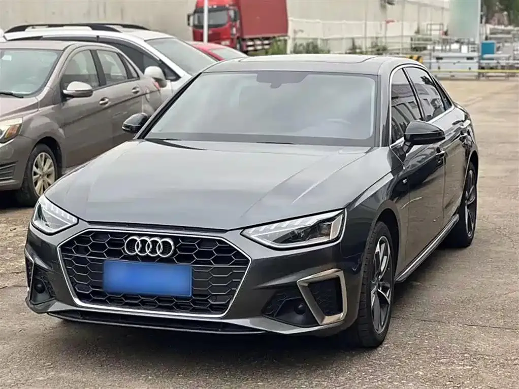 Audi Audi A4L — فضي / رمادي