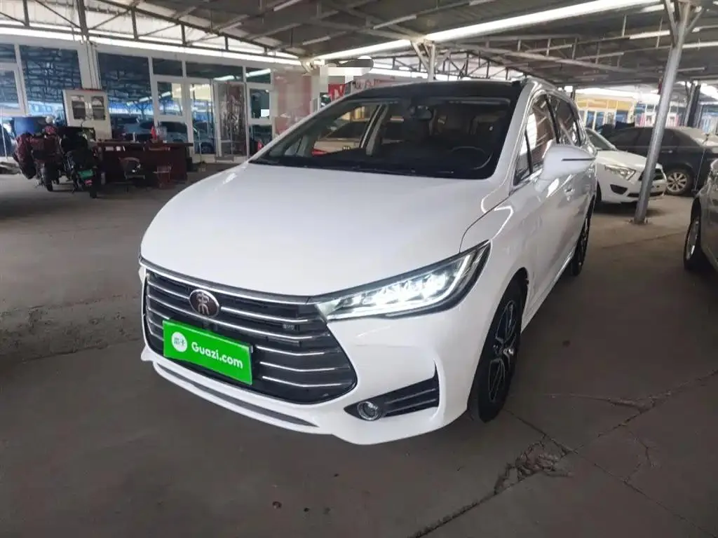 BYD BYD Song MAX — أبيض