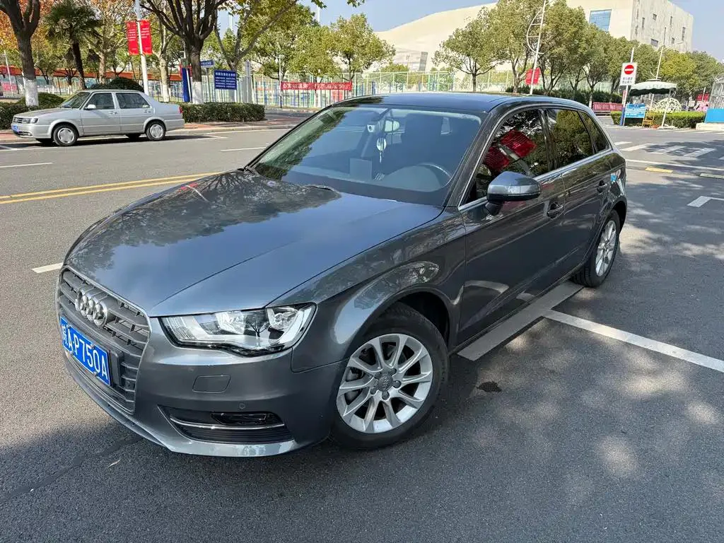 Audi Audi A3 — Argenté / Gris