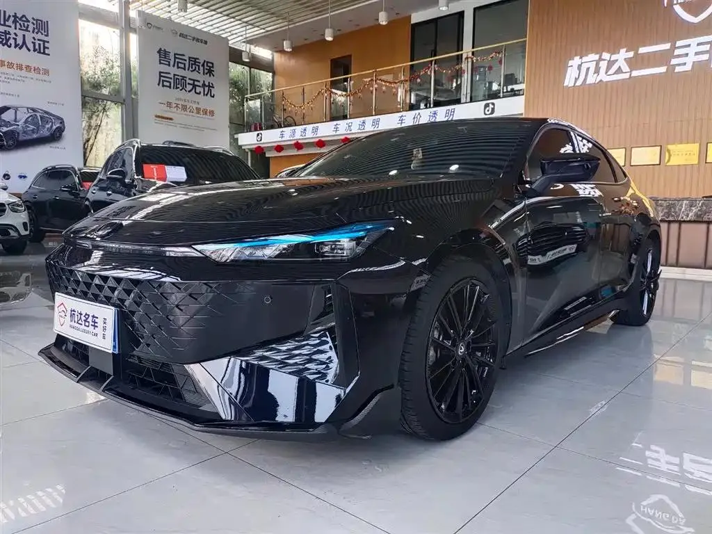 Changan Changan UNI-V — أسود