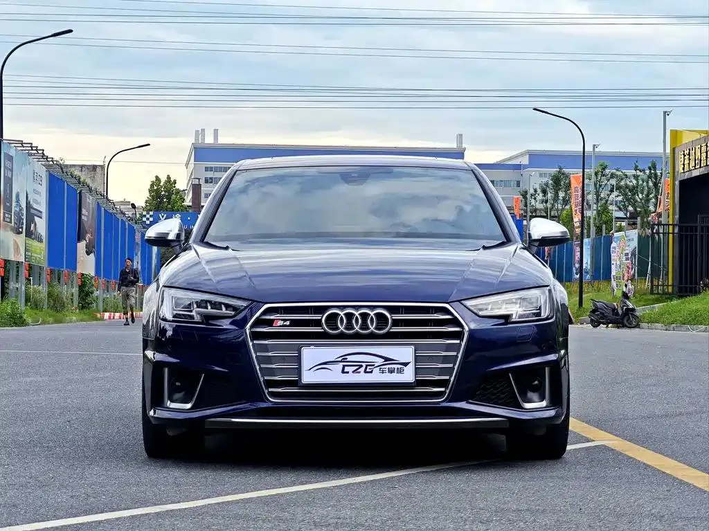 Audi Audi S4 — أزرق
