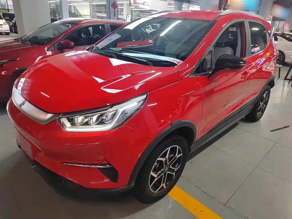 BYD BYD Yuan Pro — أحمر