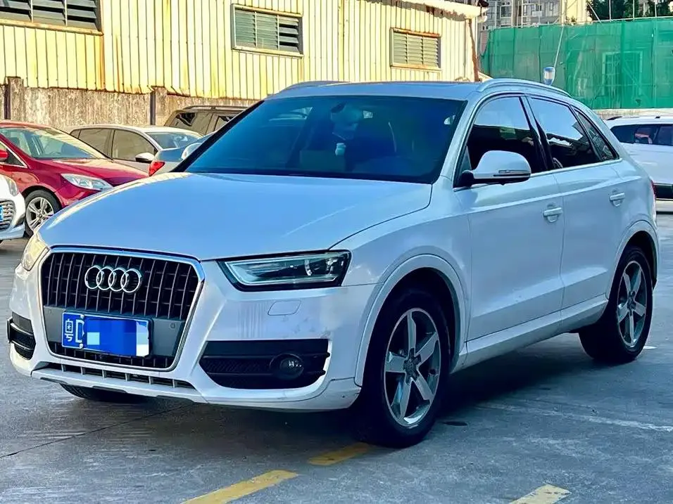 Audi Audi Q3 — أبيض