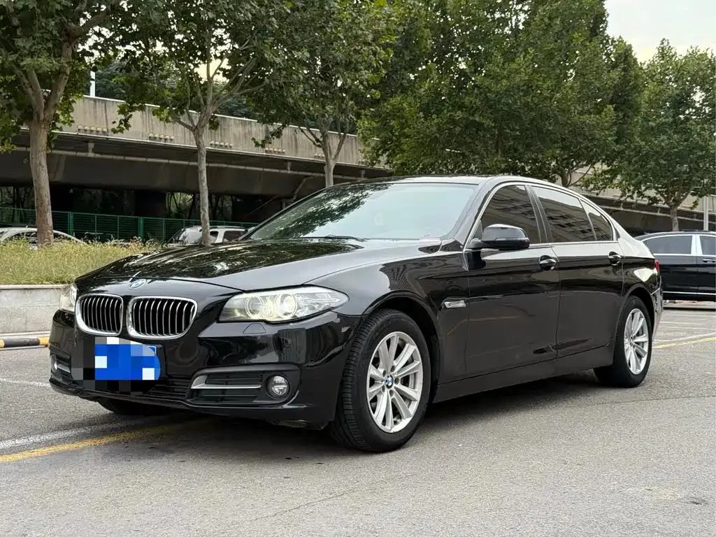 BMW BMW 5 Series — أسود